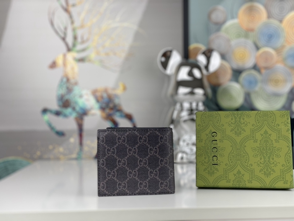 グッチ財布コピー背面デザイン